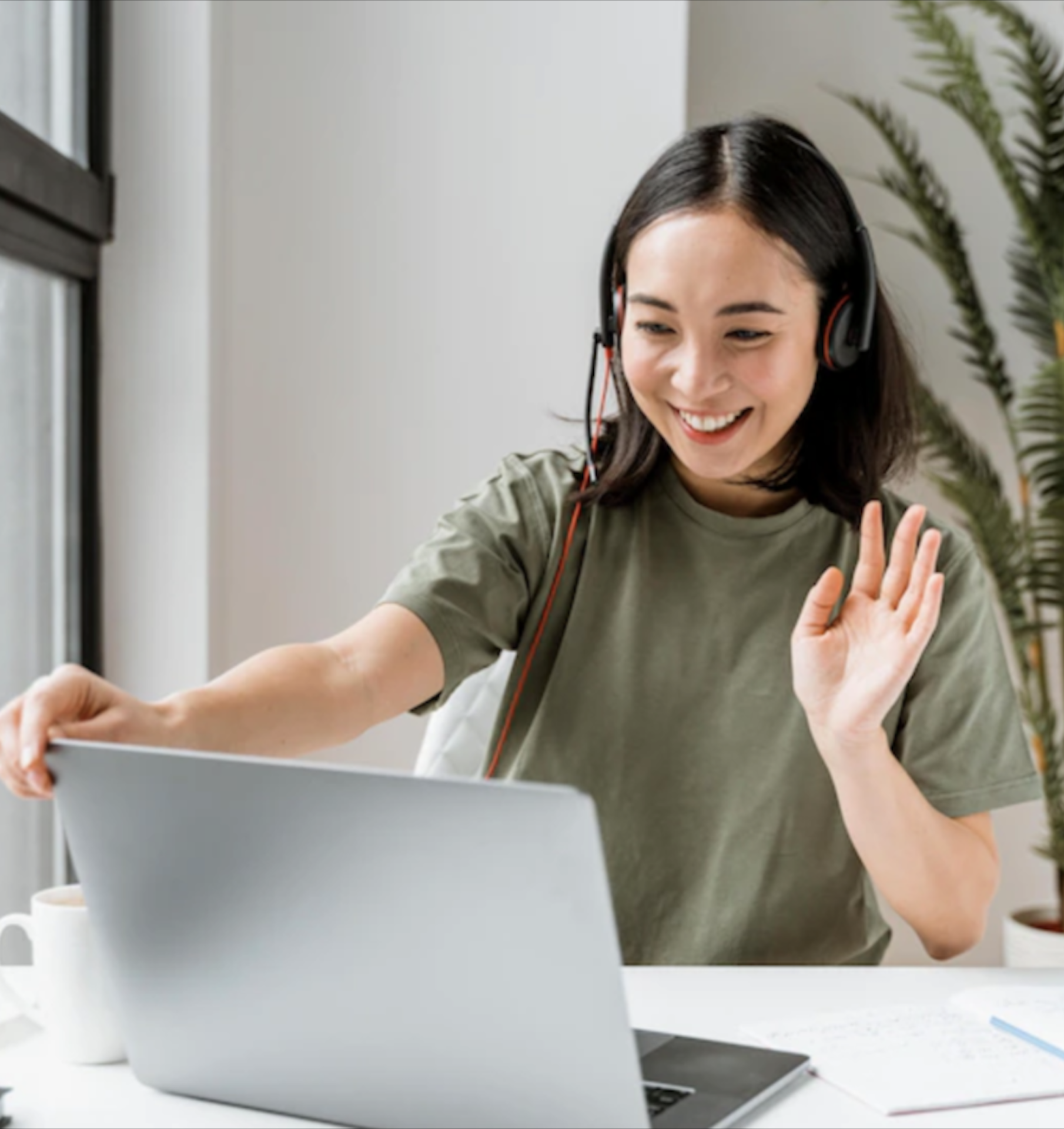 Mujer en una terapia psicologica online